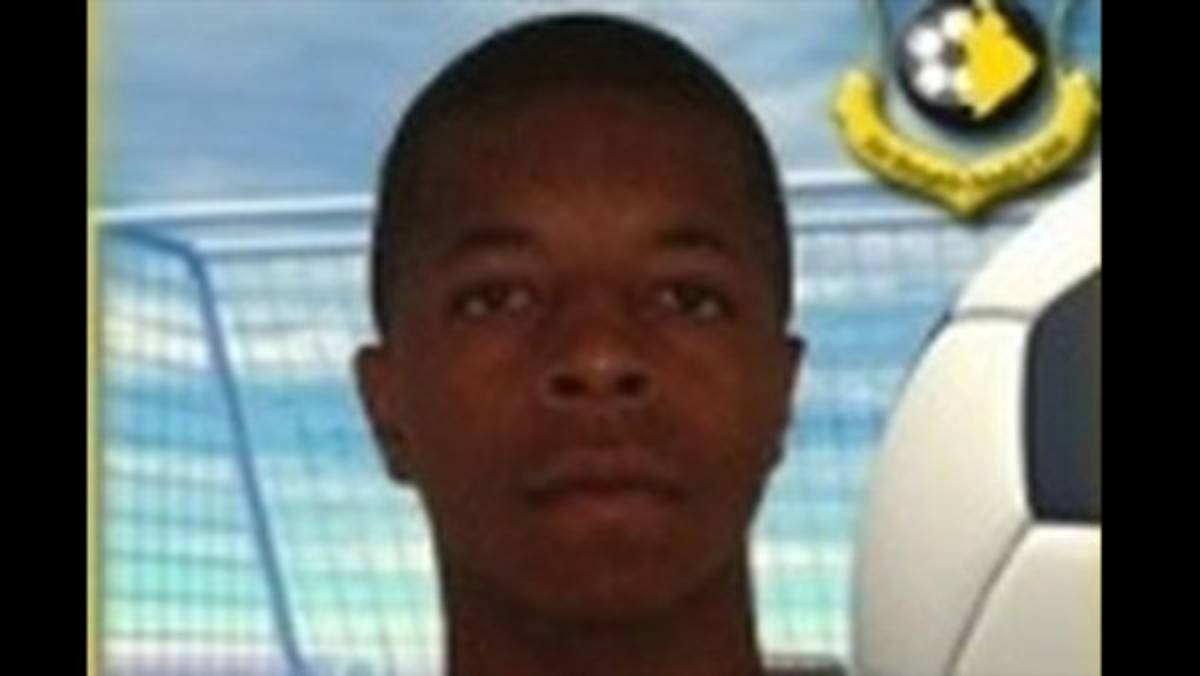 Futbolista de 17 años muere durante un partido en Brasil