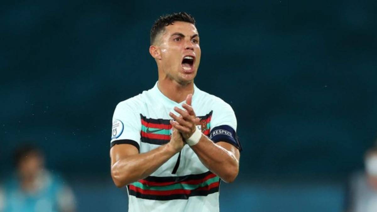 El adiós de CR7: Abrazo con Lukaku y crack del Real Madrid, rostro de indignación y el arrojo del brazalete