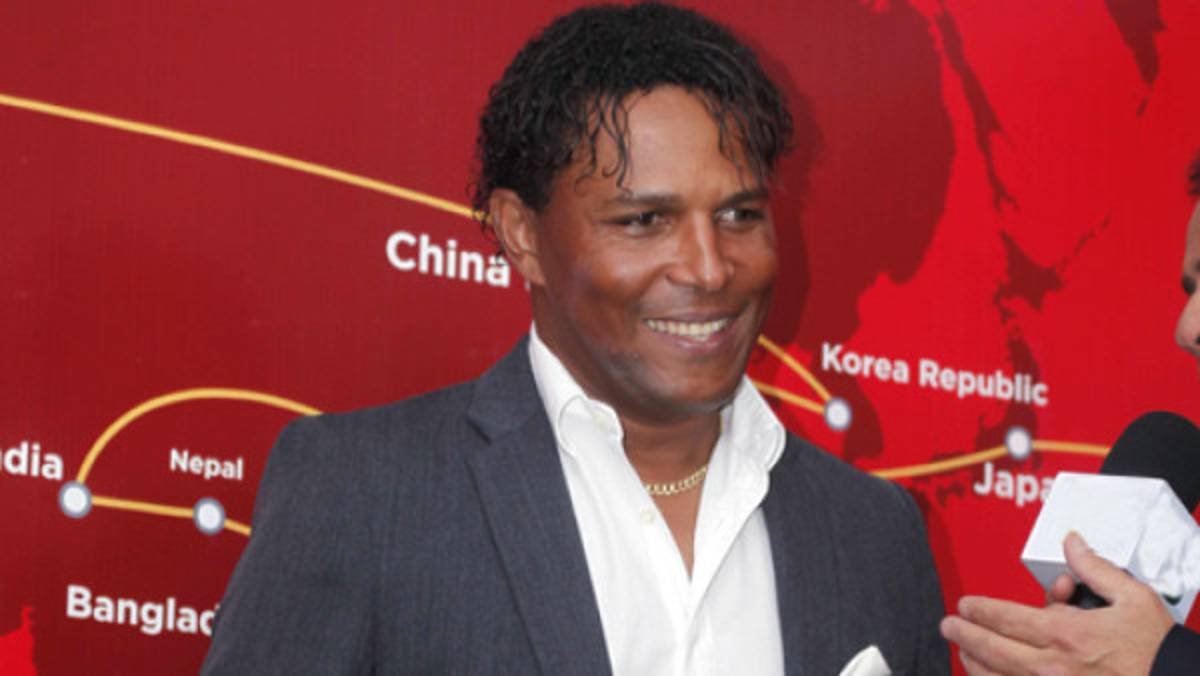 Carlos Pavón asiste a cumbre de Concacaf en Gran Caimán