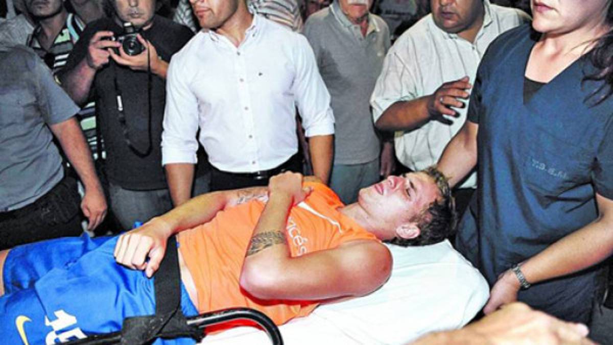 La terrible fractura de un jugador al rematar con potencia