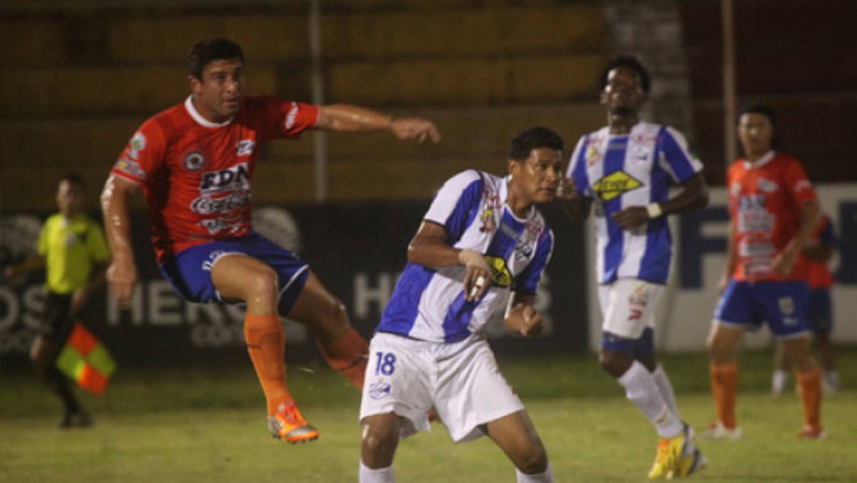 Victoria vence 2-0 al Heredia de Guatemala
