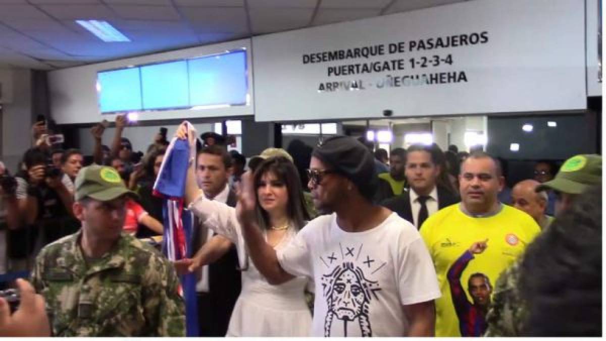Caso Ronaldinho: Investigan a la dueña de la fundación que llevaba al brasileño a Paraguay