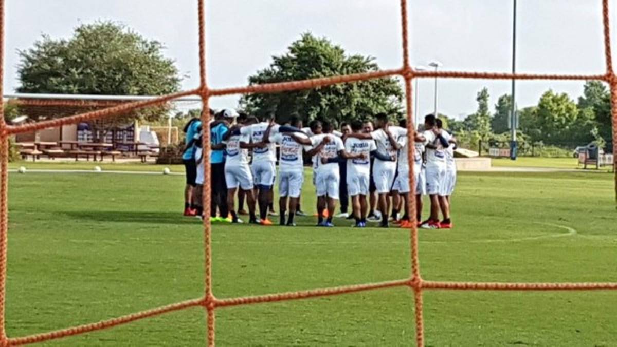 Las imágenes del entreno de Honduras y El Salvador previo a la batalla en Houston