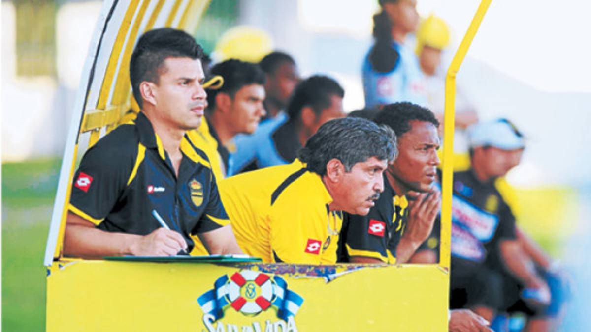 Pepe Treviño se arropa de experiencia en Real España