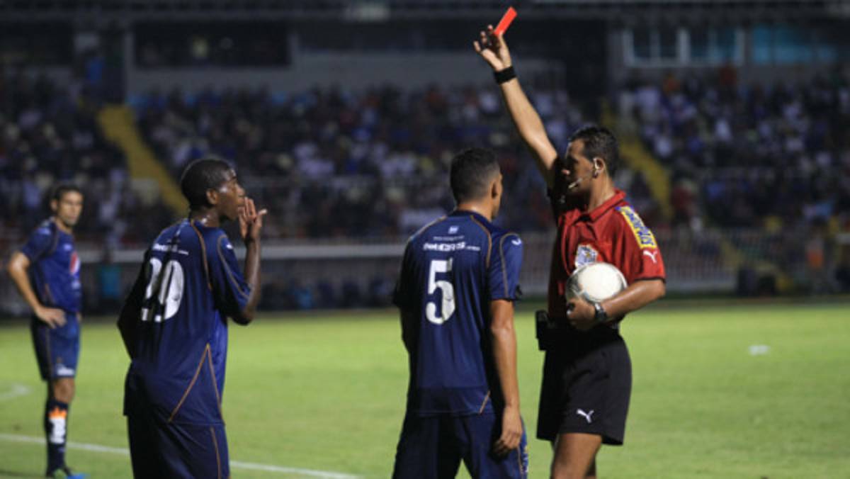 VIDEO: Manotazo de Ricky Barrios a Javier Portillo y expulsión