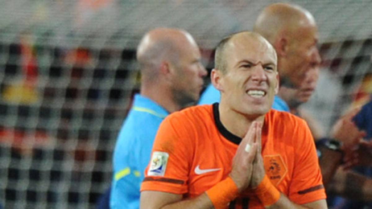 Robben de baja dos meses