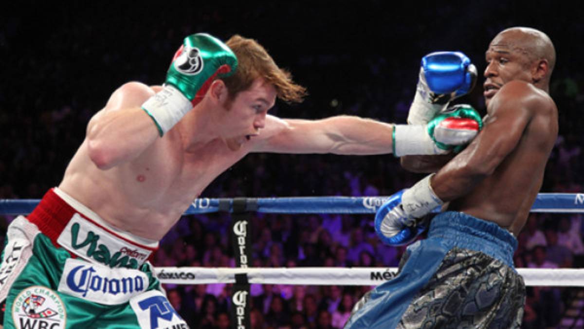 VIDEO: Así se burló Mayweather del Canelo durante la pelea