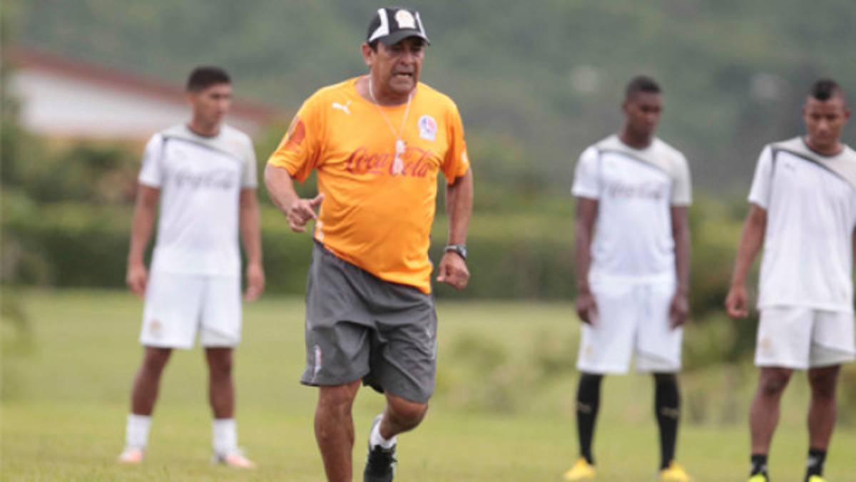 JC Espinoza: 'La cancha de Tela es complicada”