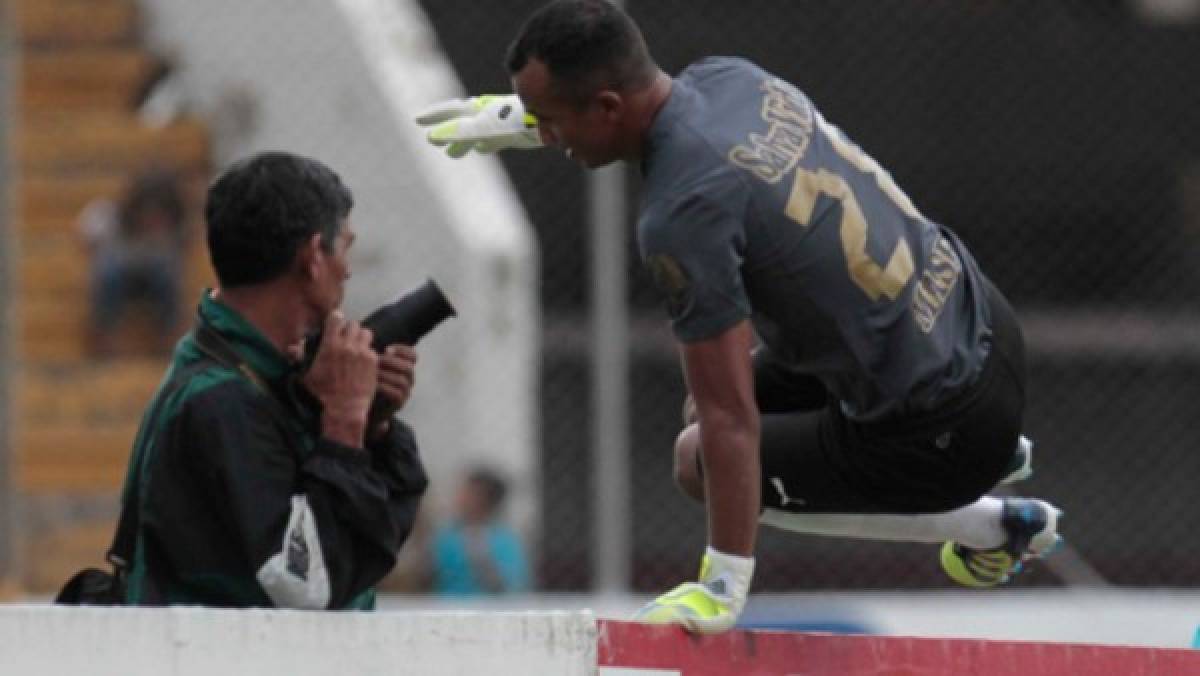 ¡Qué incómodo! Futbolistas que necesitaron un baño en pleno partido; Aubameyang, el último