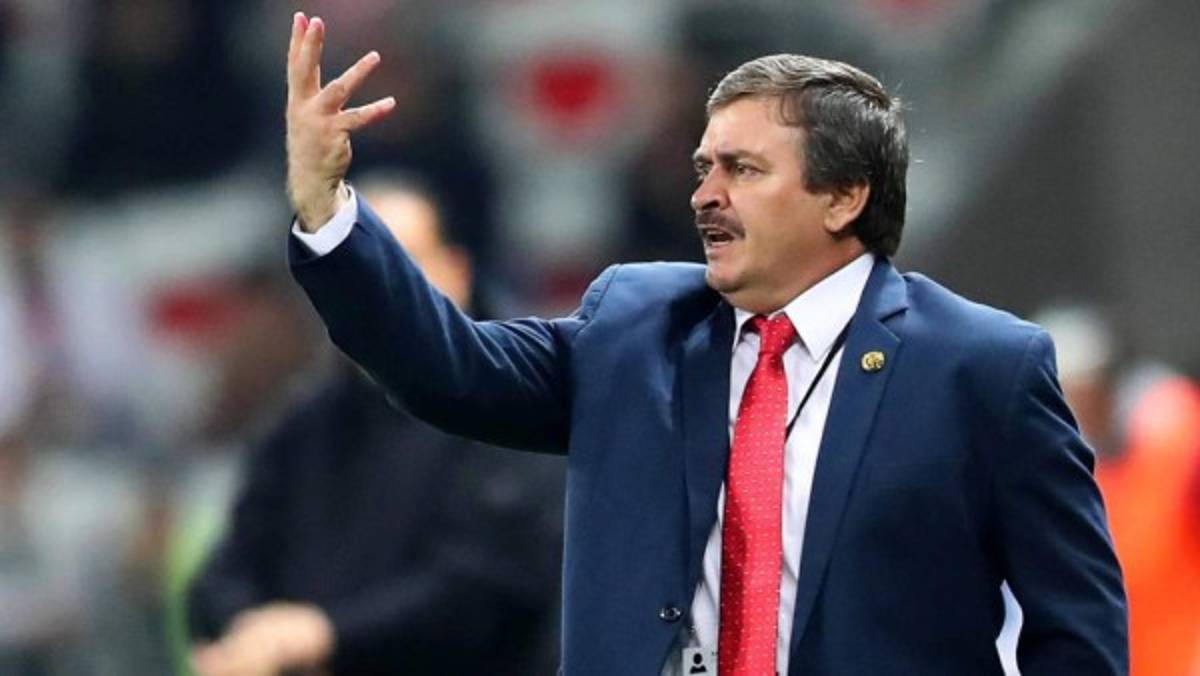 Oscar Ramírez habría solicitado dejar a Costa Rica tras supuestas amenazas