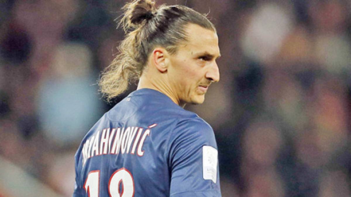 La pelea de Zlatan con el cuarto árbitro