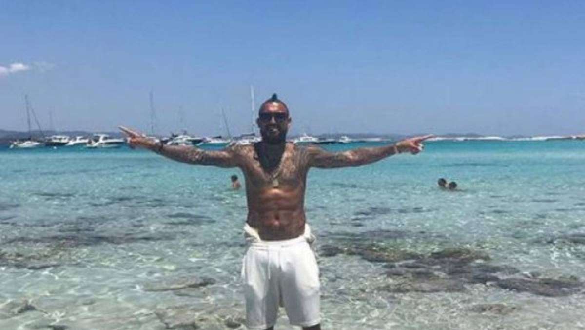 Arturo Vidal: Un 'Rey' rodeado de lujos, viajes y escándalos