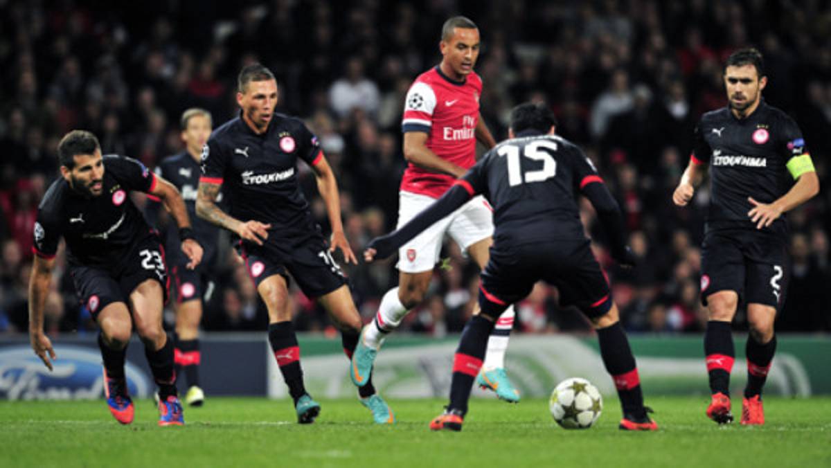 Arsenal comanda su grupo en la Champions