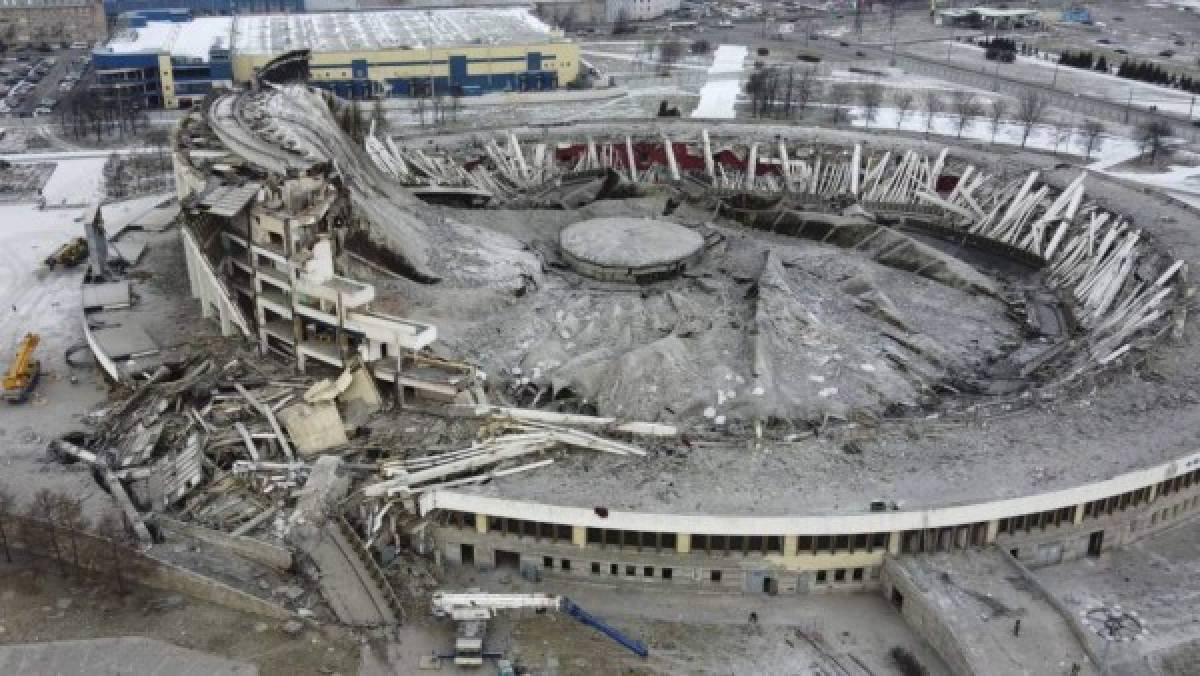 Terrible: Colapsa estadio Peterburgsky en San Petersburgo y muere trabajador