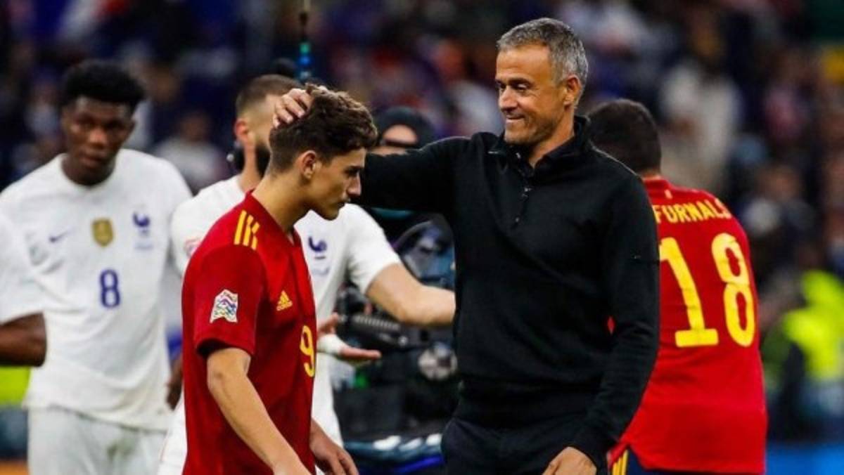 El beso de Mbappé y así celebró con Benzema el título de la Liga de Naciones; Luis Enrique y el gesto con sus jugadores