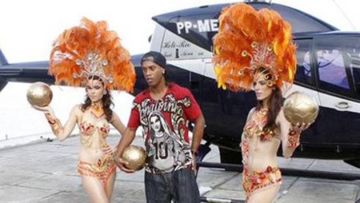 Ronaldinho se la pasa de fiesta en fiesta en Brasil