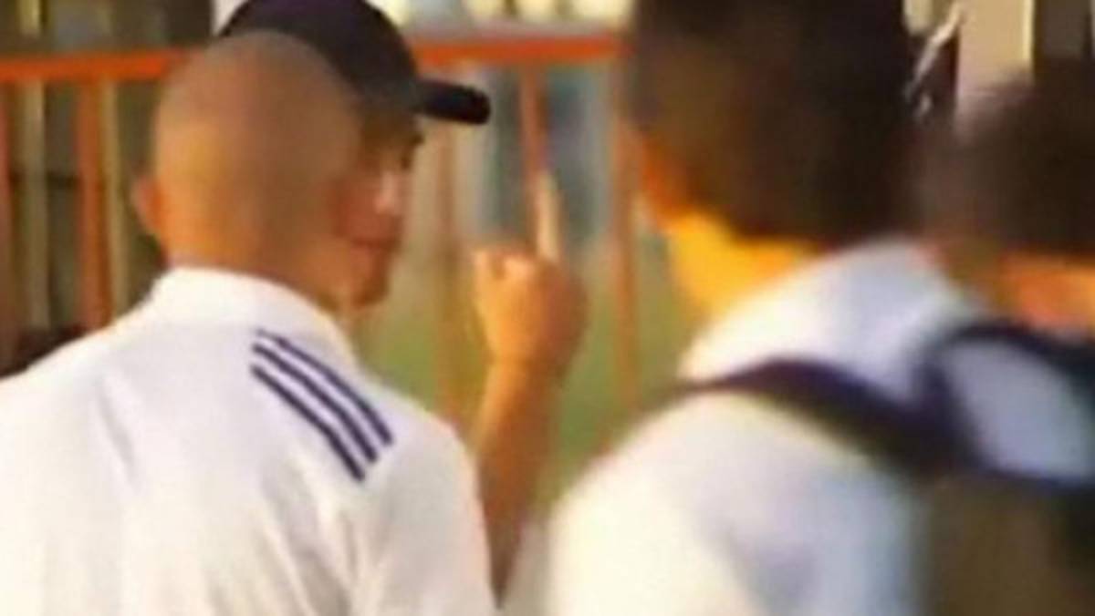 Cristiano Ronaldo hace gesto ofensivo a aficionados