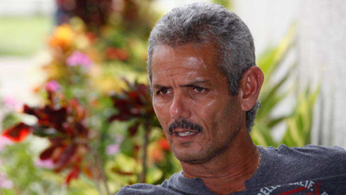 Tras lograr ascenso, 'Gavilán” Cálix regresó a trabajar en construcción