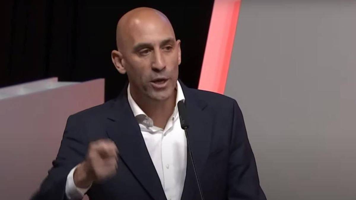 ¿Quién es Luis Rubiales, el personaje que avergüenza al fútbol español? Novias, orgías, las polémicas con Piqué y Florentino