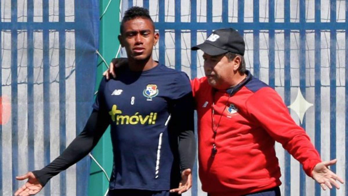 El 'Bolillo' Gómez disgustado con Edgar Bárcenas