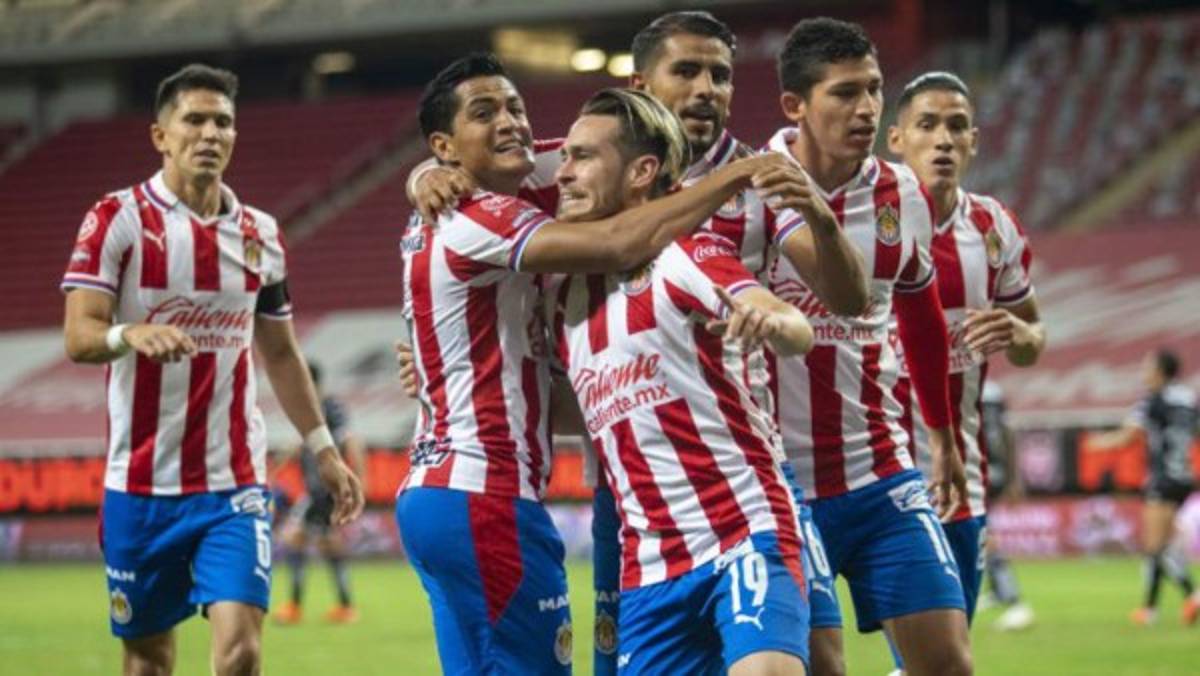 Increíble barrida de Vucetich: Las 12 bajas oficiales de Chivas de cara al Guardianes 2021