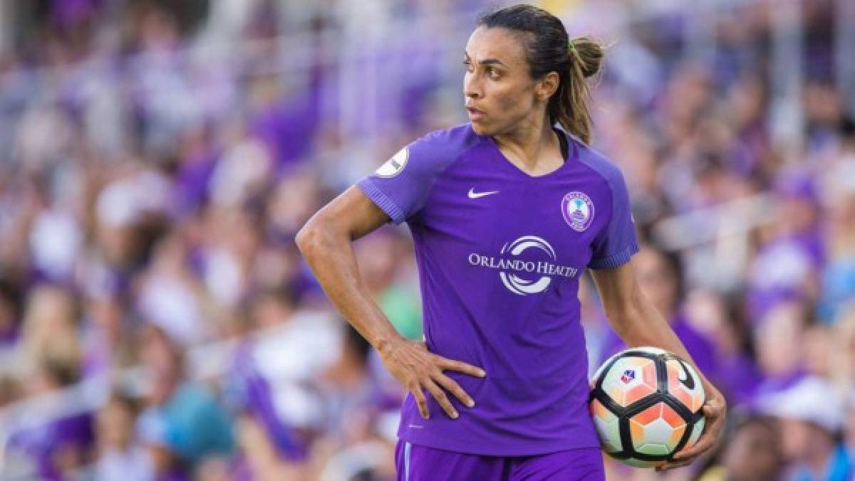 ¿Quién es? La futbolista brasileña Marta anuncia su boda con una compañera de equipo