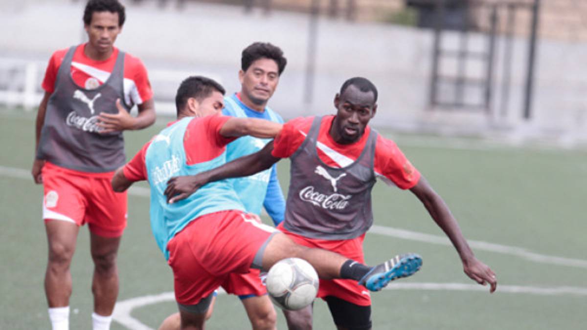 Tosello no estuvo en el entrenamiento de Olimpia