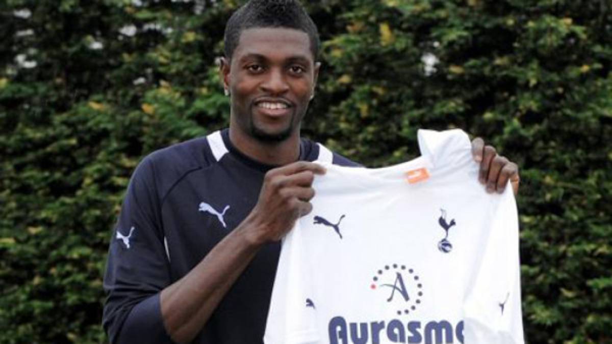 Adebayor ya fue presentado en Tottenham