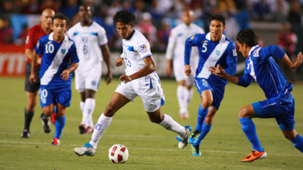 Guatemala terminó jugando con nueve futbolistas