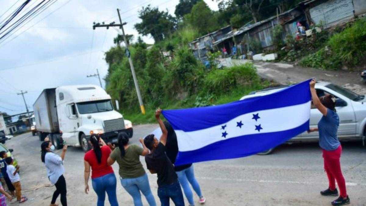 ¡Gracias hermanos! El Salvador envía a Honduras 54 camiones con 30 toneladas de alimentos para afectados de Eta