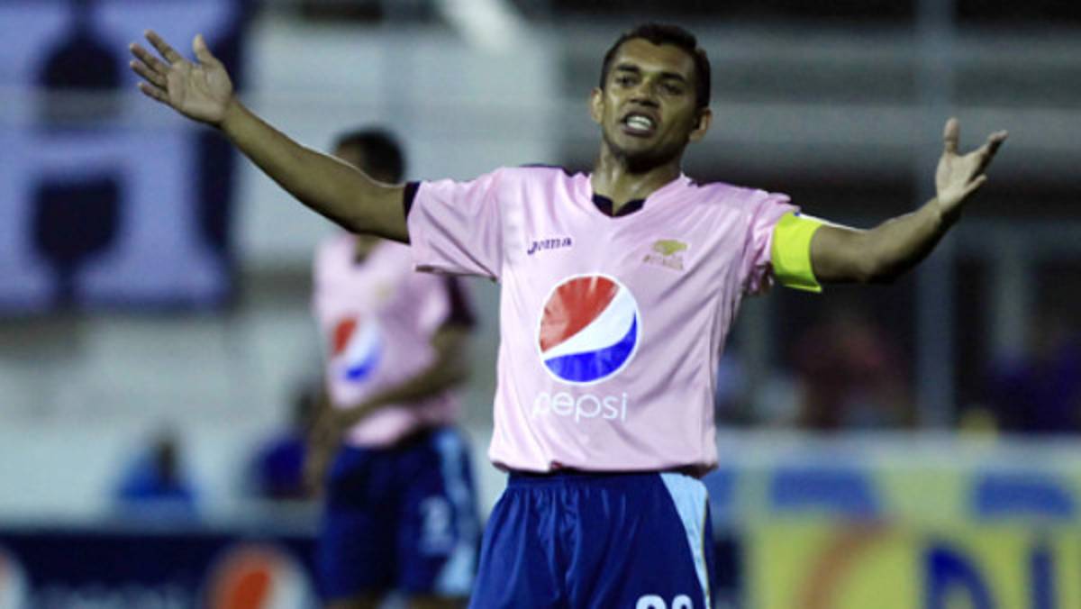 Amado Guevara es duda para enfrentar a Olimpia