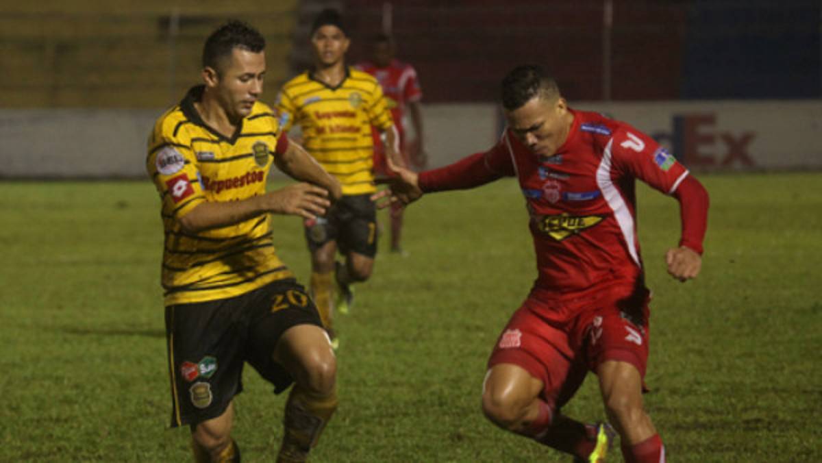 Arnold Peralta queda fuera de combate en el Vida