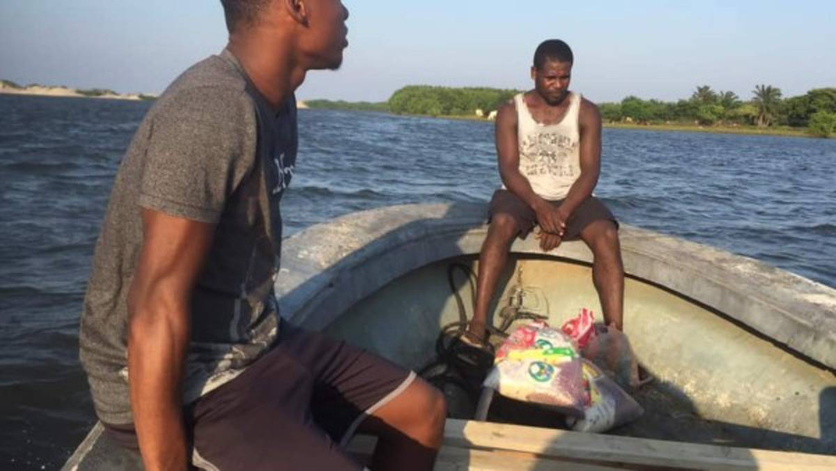 ¡Por tierra y por mar! Osman Chávez reparte alimentos en los pueblos garífunas