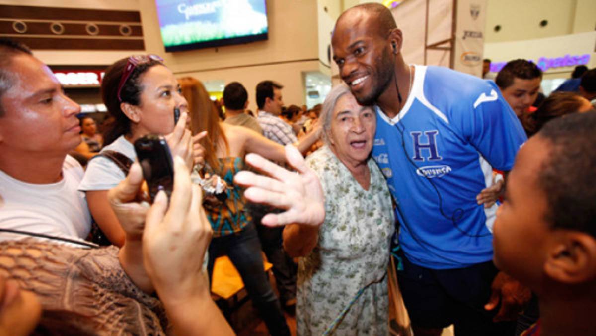 El emotivo encuentro entre doña María y David Suazo