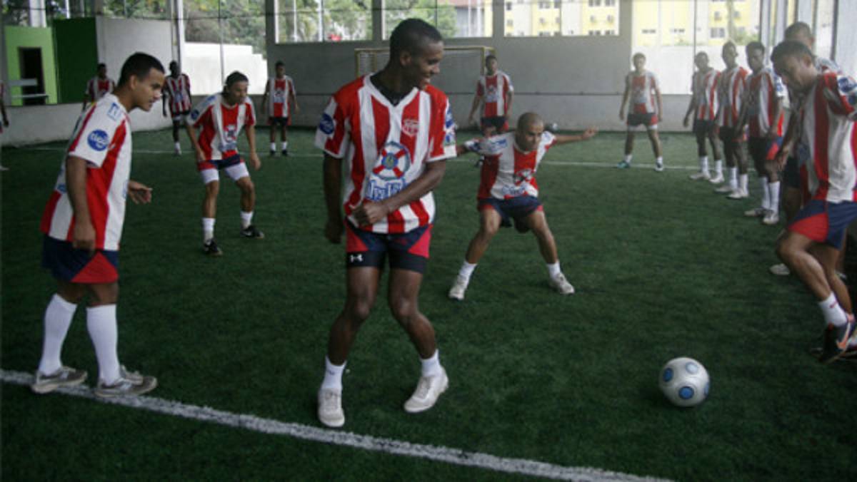 Vida espera un milagro para entrar