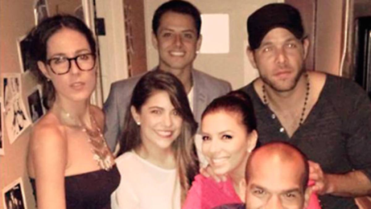 Chicharito, Eva Longoria y hondureño comparten en una cena