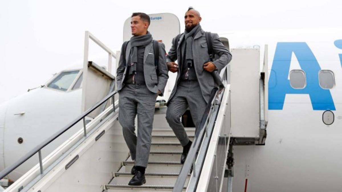 ¡Que elegancia! Así fue la llegada del Barcelona a Holanda para su partido ante PSV