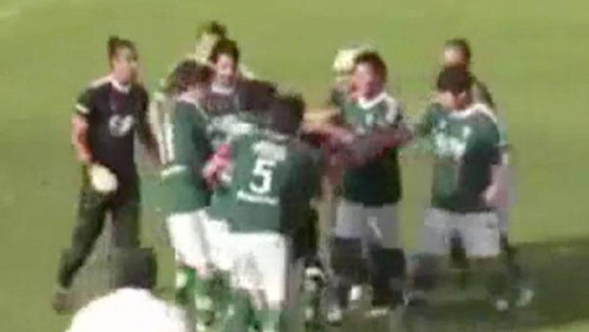 VIDEO: Brutal patada en la cara a un árbitro en Argentina