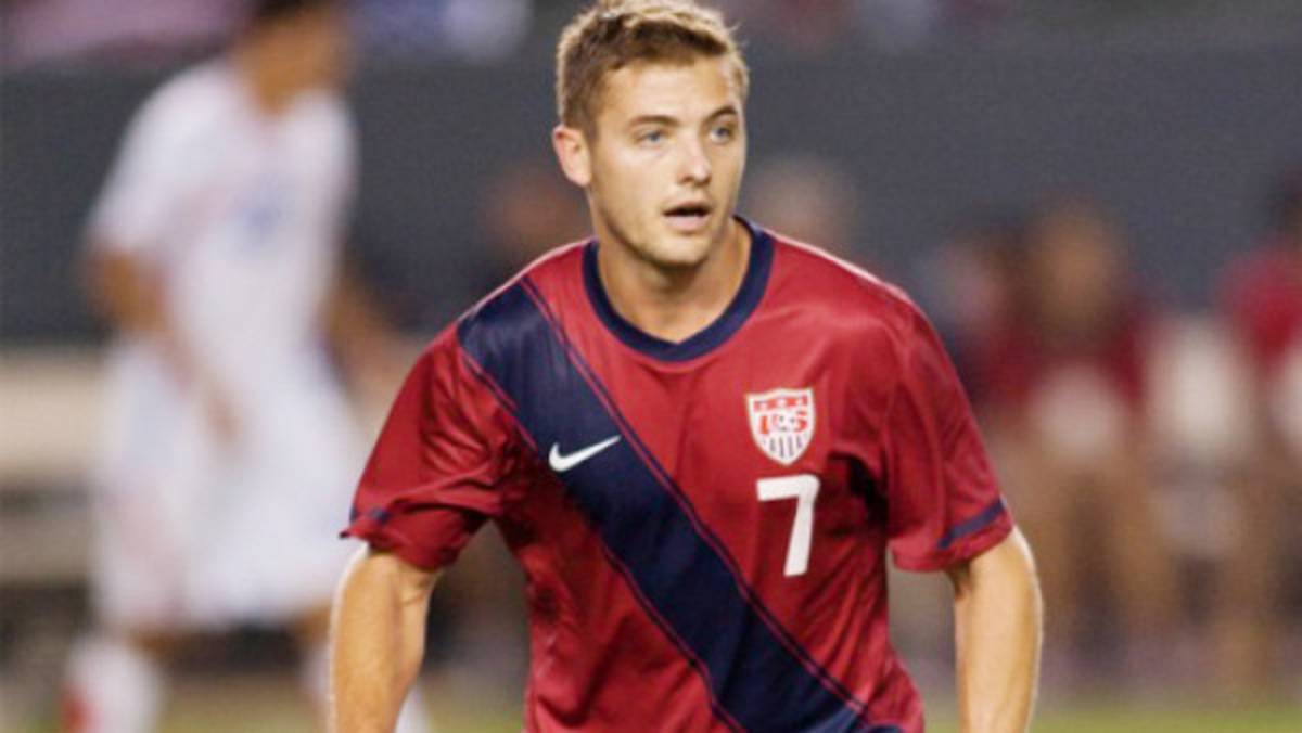 Jugador estadounidense se declara homosexual y se retira del fútbol