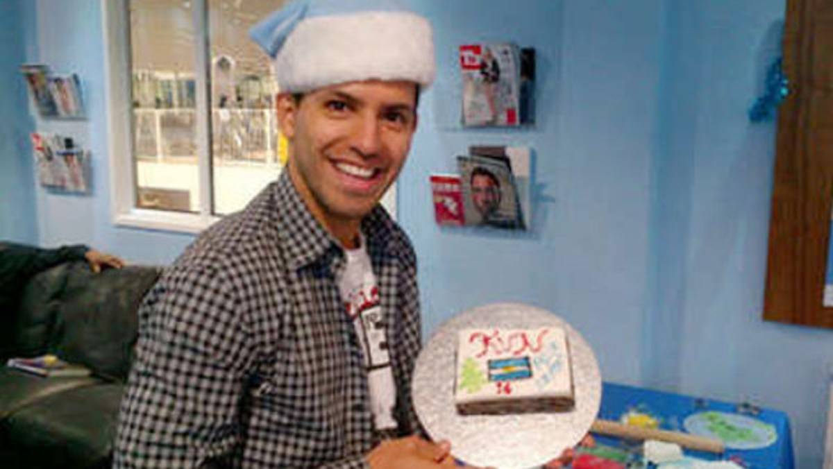 El pastel de Navidad del Kun Agüero
