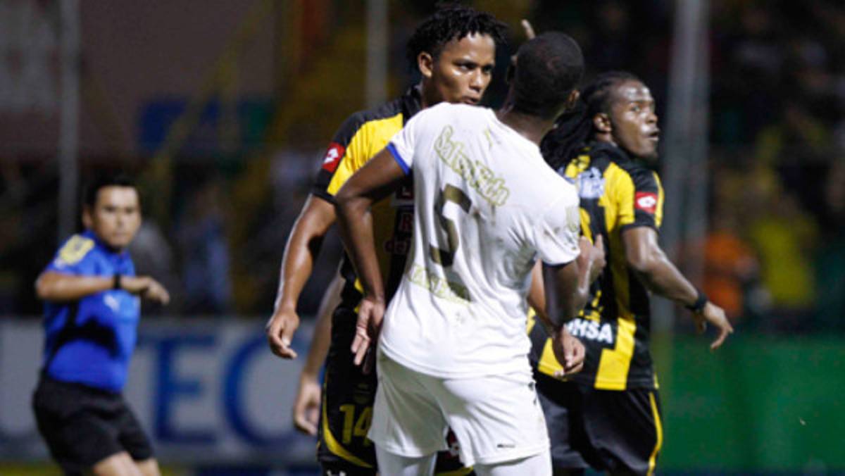 El cabezazo de Ever Alvarado a Beckeles