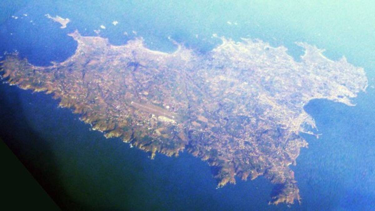 Vientos, lluvia y mucho frío: Así es la peligrosa isla donde desapareció Emiliano Sala