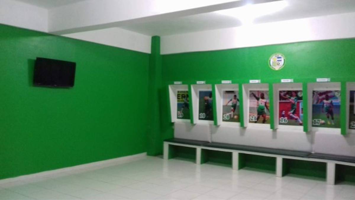 Contraste: Los camerinos de local y de visita en los estadios de Honduras
