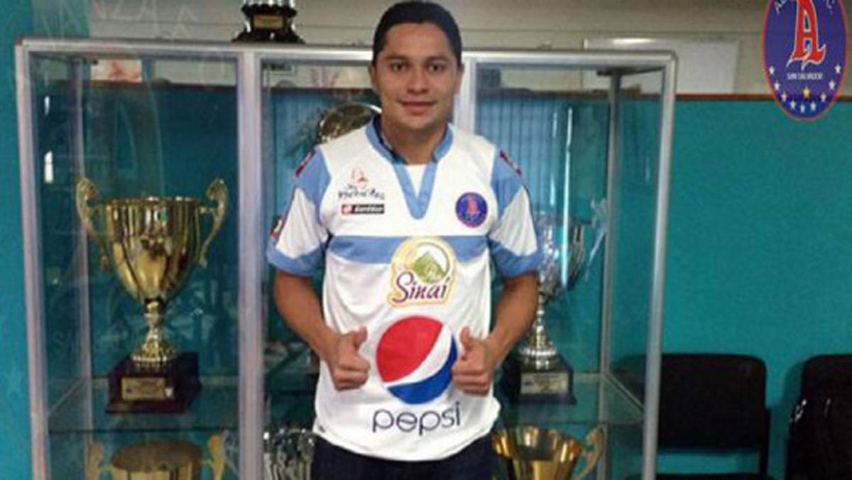 Ni Finlandia, ni Turquía: Salvadoreño Víctor Turcios fichó para Alianza