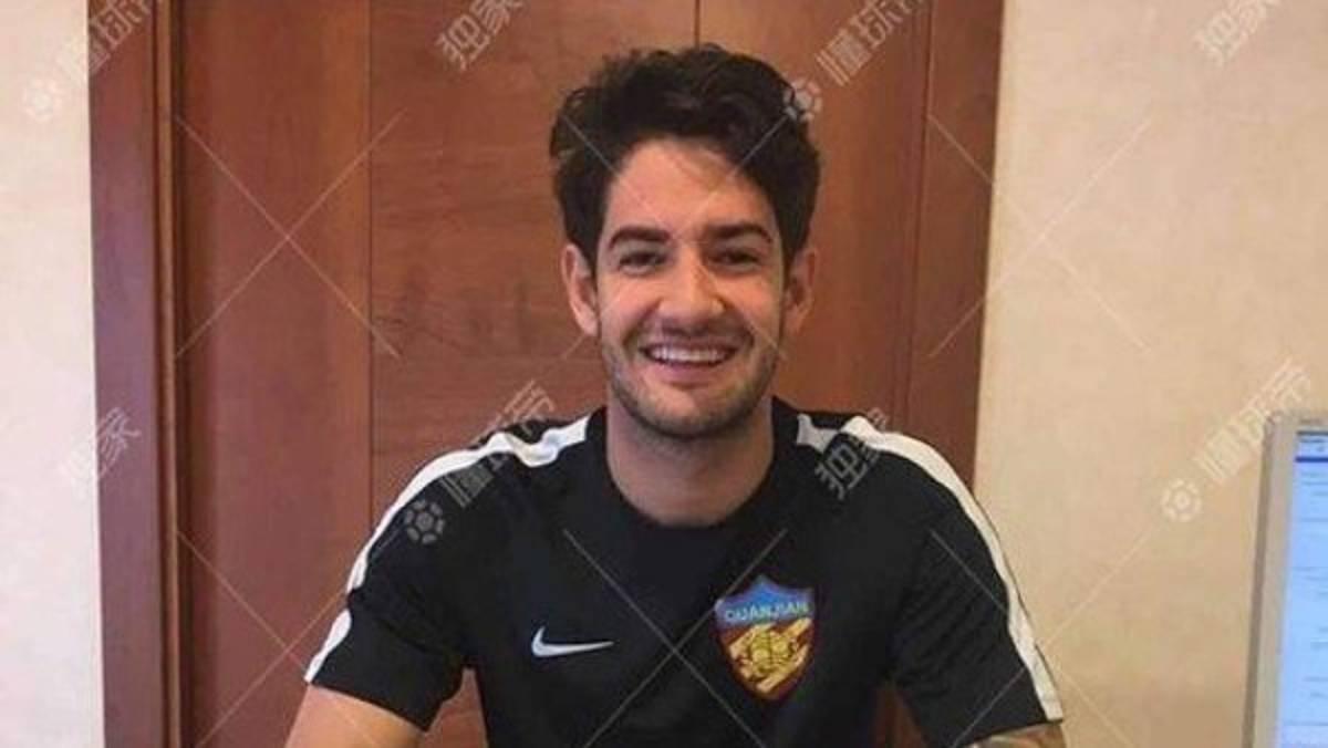 ¡BOMBAZOS! Jonathan Rubio cambia club en Europa y Rooney sería el mejor pagado