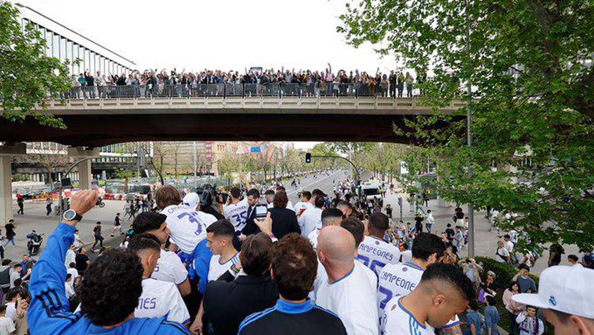 Nuevas fotos del festejo del Real Madrid: Regalo especial para Ancelotti y emotivo abrazo de Florentino Pérez con Marcelo