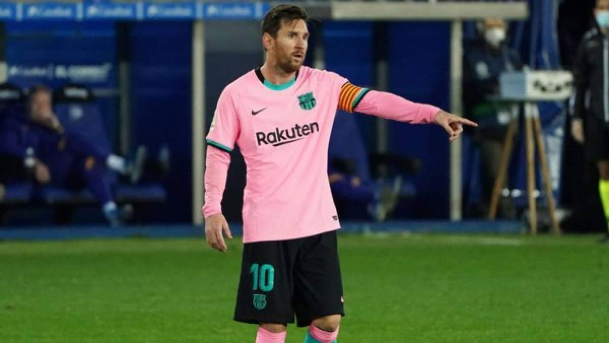 Barcelona's Argentine forward Lionel Messi gestures during the Spanish League football match between Deportivo Alaves and Barcelona at the Mendizorroza stadium in Vitoria on October 31, 2020. (Photo by Cesar Manso / AFP)