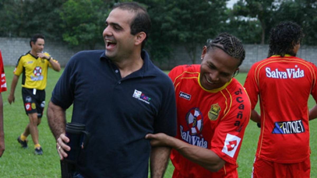 A Carlos Pavón lo quieren de directivo