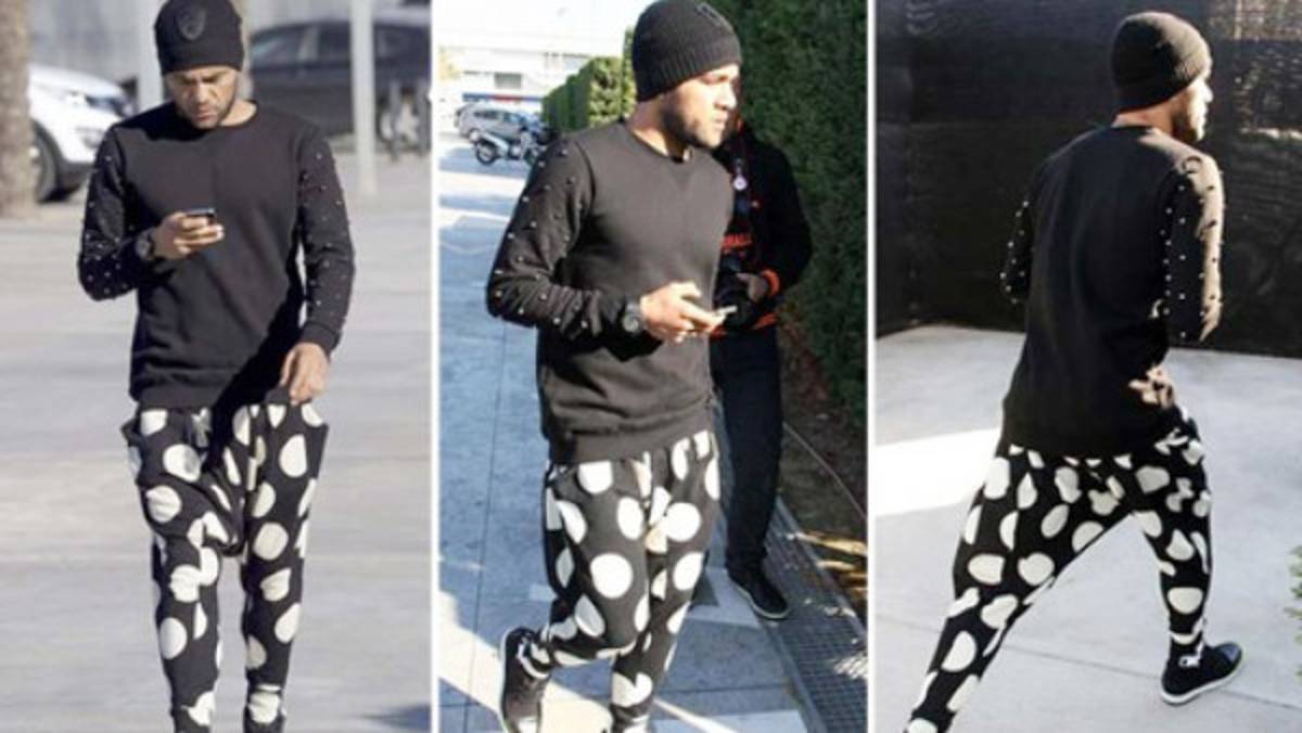 La curiosa forma de vestirse del brasileño Dani Alves