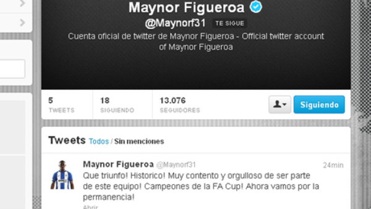 Maynor Figueroa felicitó a sus compañeros tras ganar la Copa FA